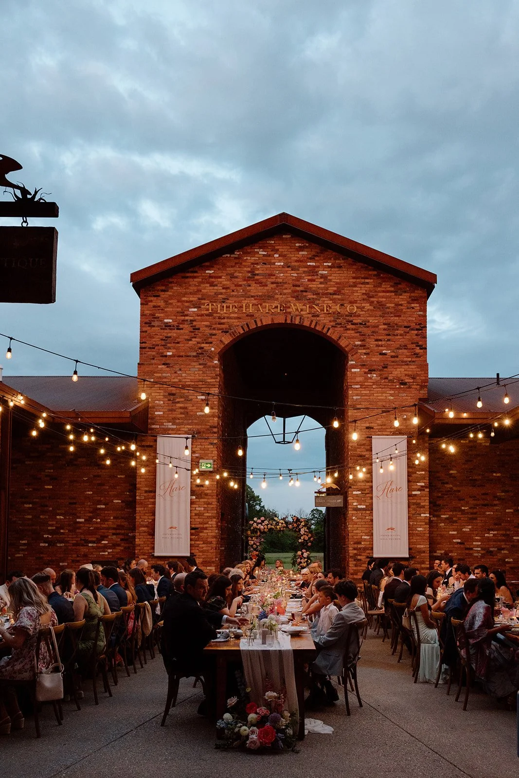  Luxury outdoor patio wedding reception at a premium Niagara winery venue, captured by Paula Visco Photography. 
