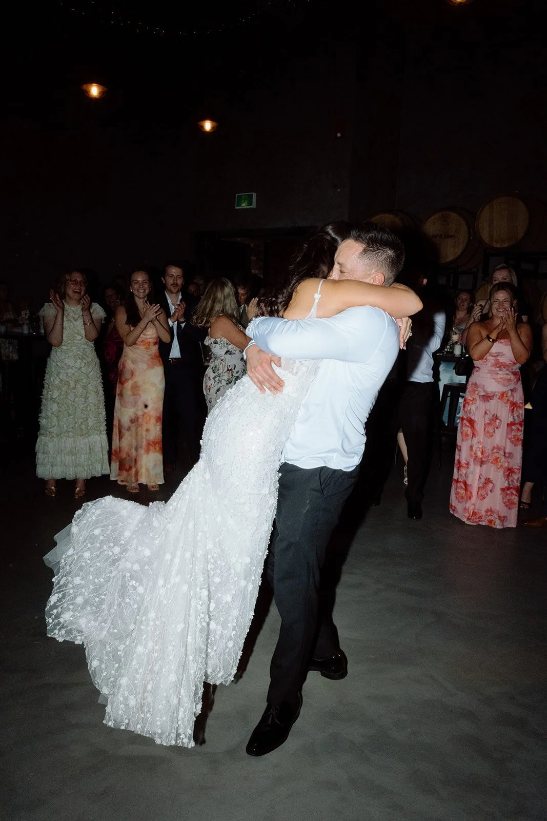  Candid wedding reception dance floor photography by Paula Visco, captured at a luxury winery celebration. 