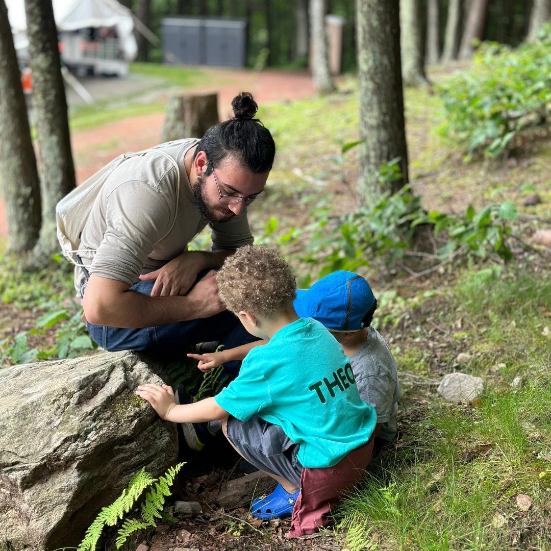 Reconnecting with nature, one adventure at a time 🌿🏕️ ⁠
⁠
@CampWhiteStag, we believe in the power of unplugging and immersing kids in the great outdoors. Our experienced counselors guide campers in hands-on exploration and learning, fostering a dee