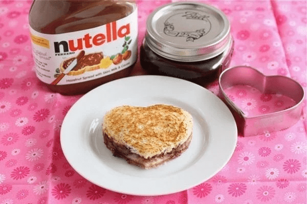 nutella-raspberry-sandwich-min.png