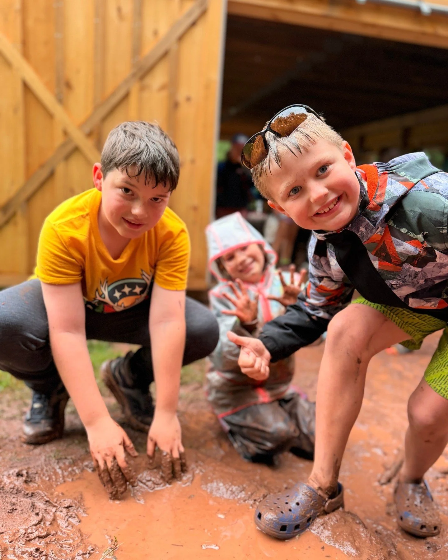 🏕️💚 Session 1 Midweek Update! 💚🏕️

🌧️ Rain or shine, the fun continues at Camp White Stag! ✨

Even through the rain, our campers have been making the most of every moment 😊 From creative projects 🎨 and camp games 🤝 to farm adventures 🐐 and p