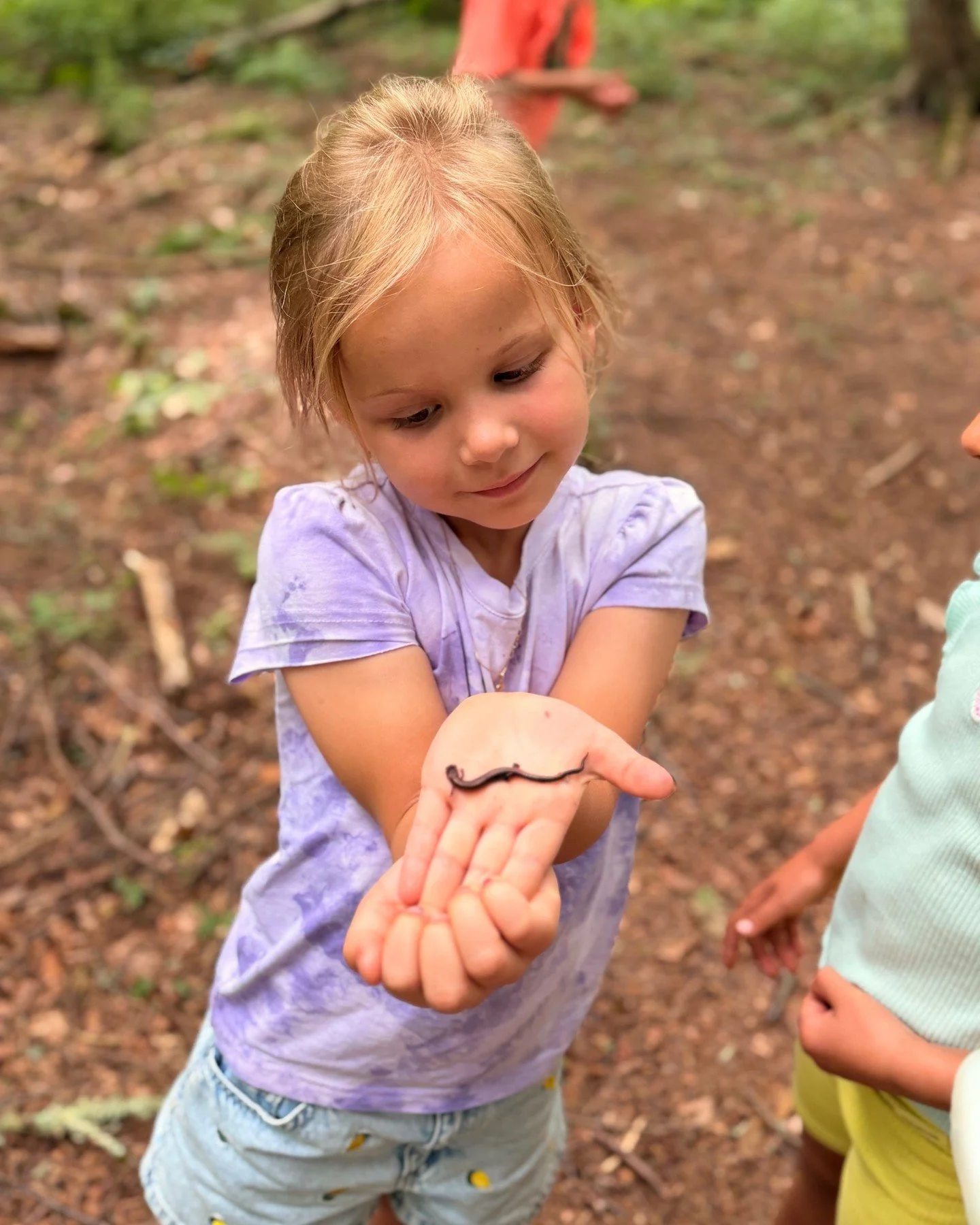 🌲 Fun Fact of the Day!
Newts can live both on land and in water! 🌊🌿 Keep an eye out next time you&rsquo;re exploring around Camp White Stag! 🏕️💚🦎

#campwhitestag #whitestagfarms #naturecamp #getyourhandsdirty #handsonlearning #natureteaches #ch