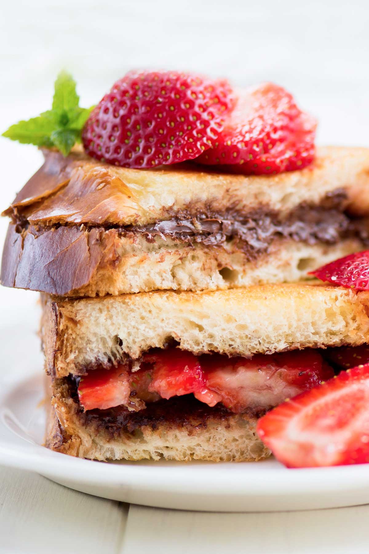 Nutella-strawberry-sandwich_WP-featured.jpg