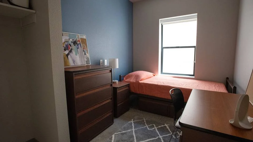  California, however, possesses a tool known as community-based transitional housing which would help break the cycle of recidivism. Yet it remains underutilized. Currently, California only offers transitional housing to a relatively small number of incarcerated people even though it has a proven record of success and has long been used by the federal government and other states. ANDY ALFARO aalfaro@modbee.com 