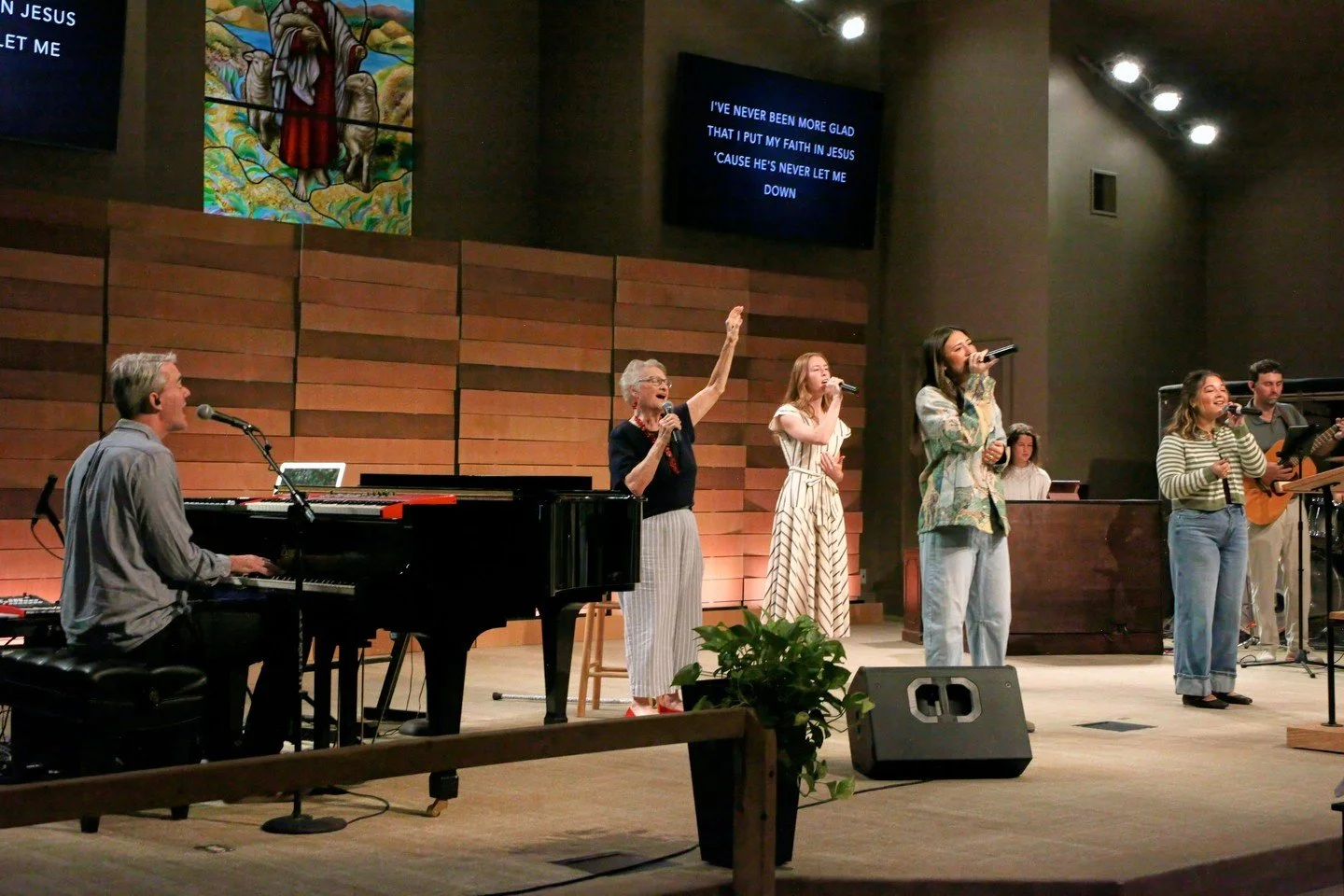 "Let the word of Christ dwell in you richly, teaching and admonishing one another in all wisdom, singing psalms and hymns and spiritual songs, with thankfulness in your hearts to God."

- Colossians 3:16

Yesterday, at Bellwether 📷
