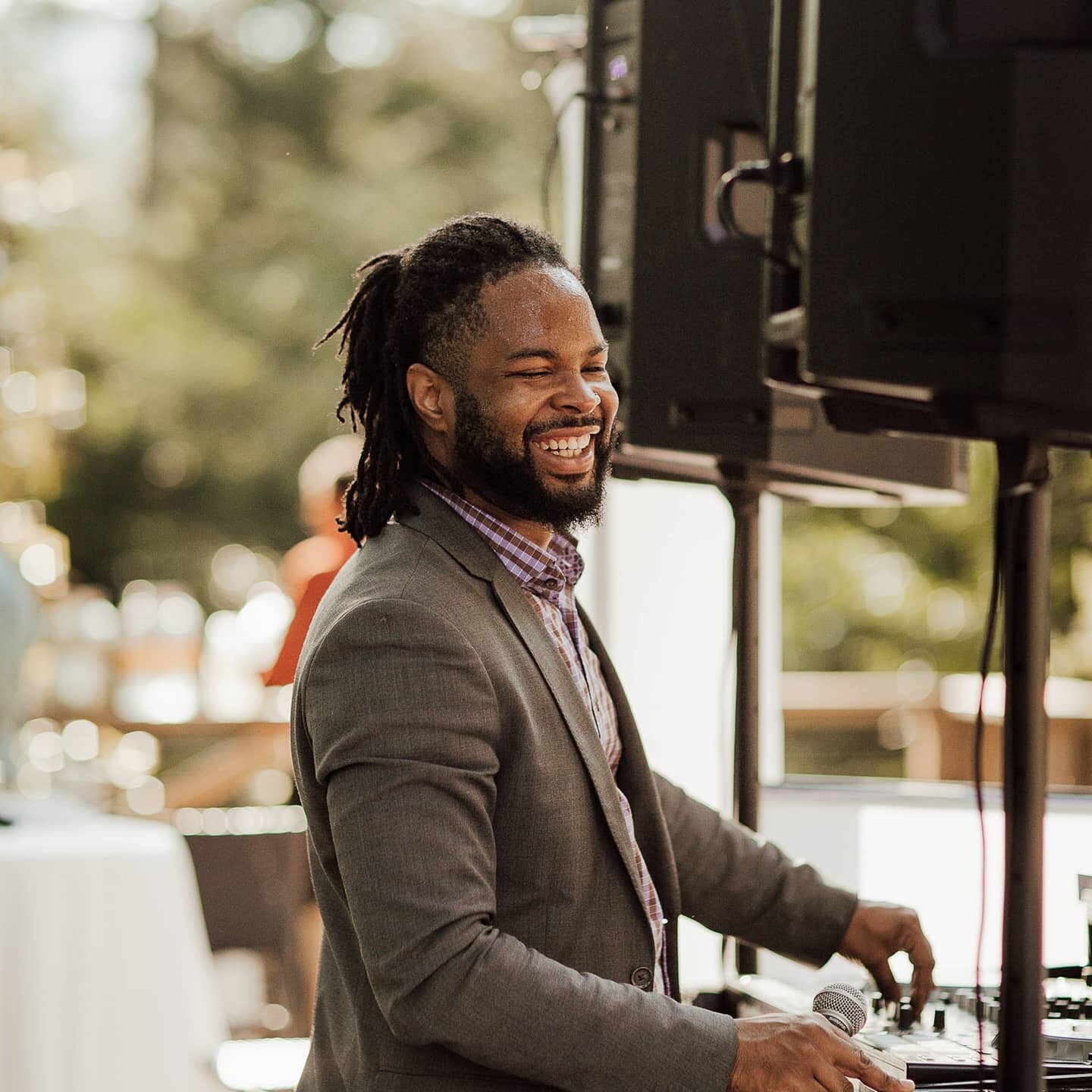 Nothing brings me more joy then to share it with you and your people! - DJ LaDarius #DJLife 📷: @ralucarophoto 🎶: @mixwirepro 
#wedding #atlantawedding #lakerabun #lakerabunwedding #negawedding #weddingdj #athensgawedding #atlantadj #weddingdj #wedd