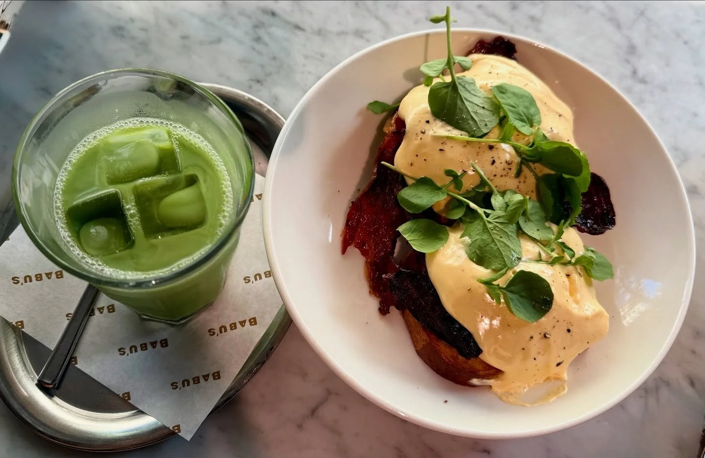 Ahh brunch, my favourite meal of the day. ☕️🍳

My go-to for gluten free options when meeting the girls or a pick me up at the weekend in Zurich is @babus_bakeryandcoffeehouse.

Whether I&rsquo;m looking for a sweet treat 🍰 or a hearty eggs Benedict