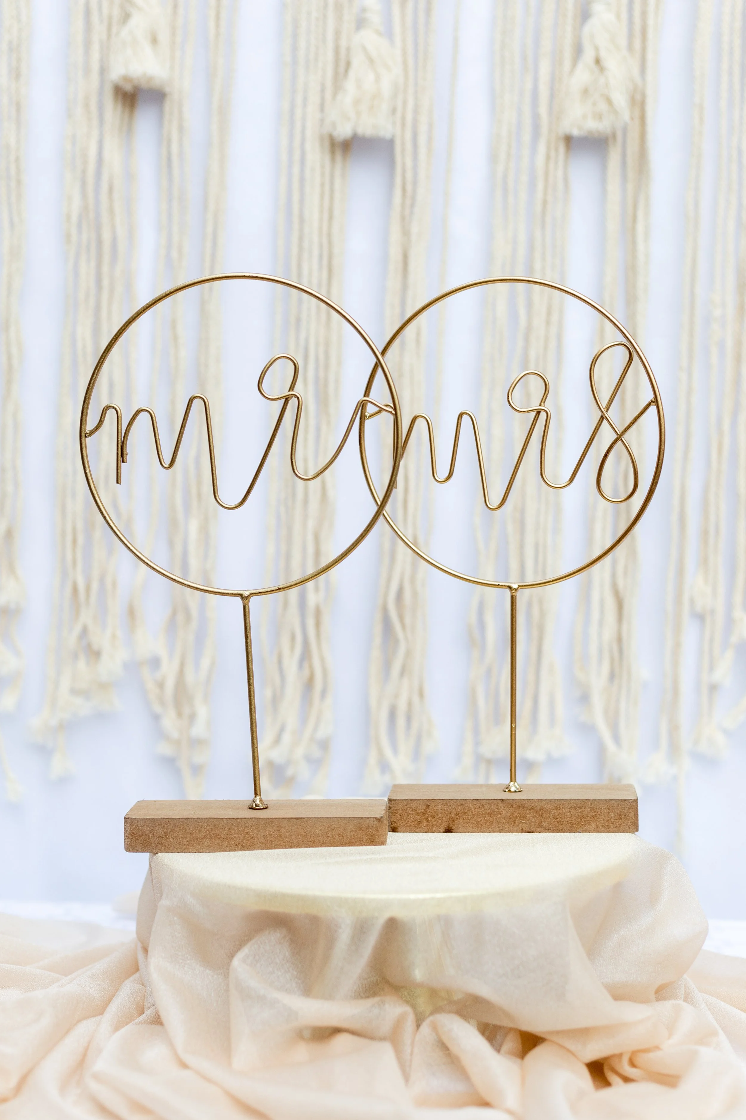 Mr. & Mrs. - QTY 1- $6.00