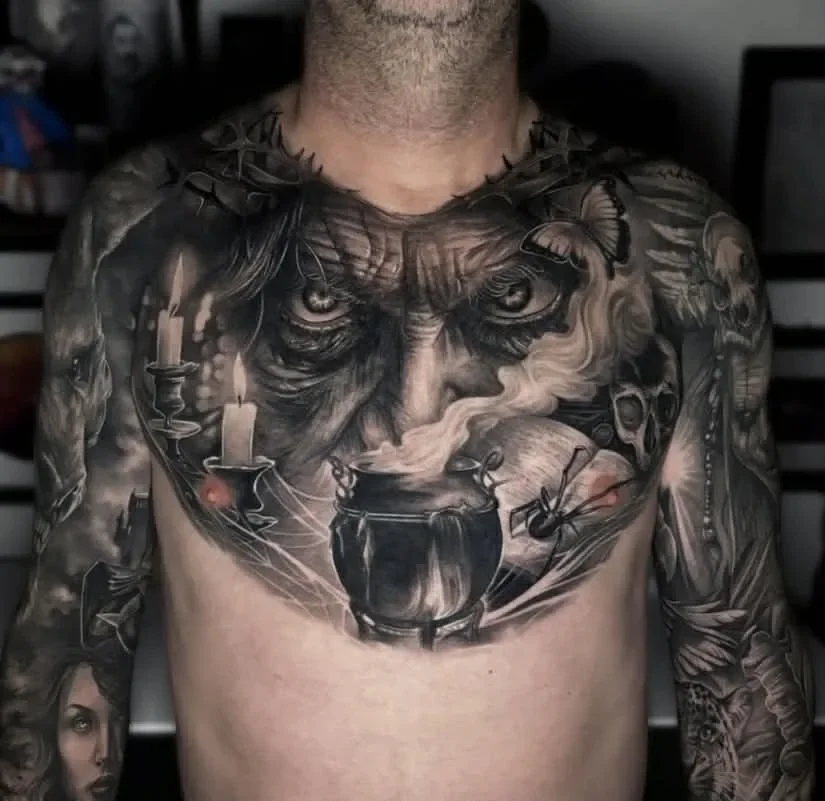 Tatouage réaliste torse