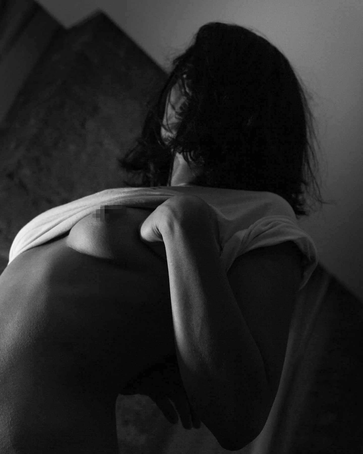 Move your body
&bull;
&bull;
&bull;
&bull;
&bull;
#photography 
#portraitphotography 
#blackandwhitephotography 
#moody 
#pr0ject_bnw
#bnw_splendid
#bnw_artstyle
#BNWP_2022
#bw_perfect
#bnw_sensual_dreams
#fuse_magazine
#sensual_shots_
#sensual_shots