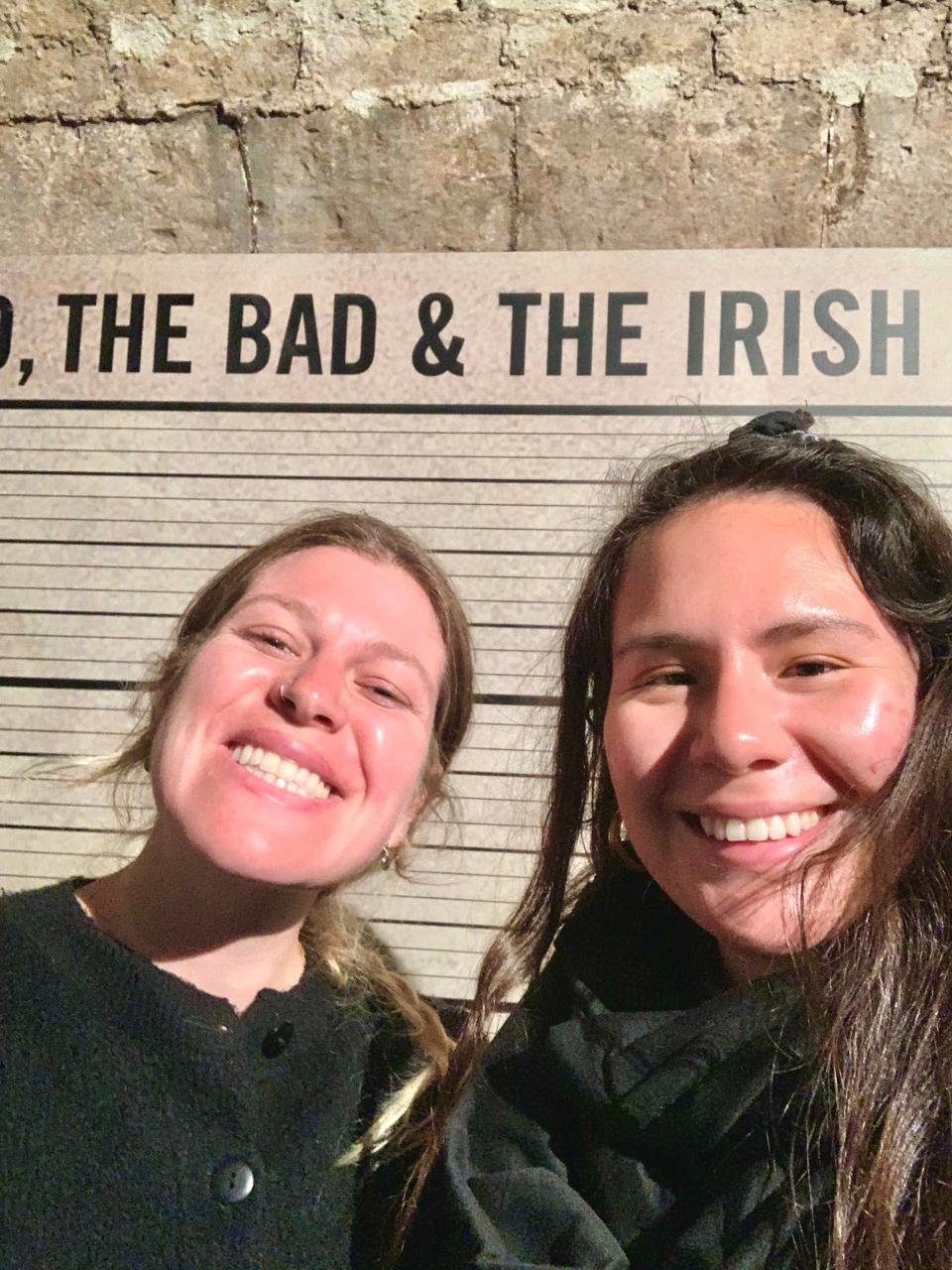 Andreia and Flavia smiling together in Dublin, Ireland.