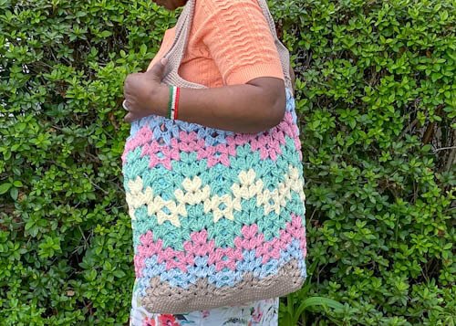 This stylish granny stitch bag is perfect for shopping, beach going in ...
