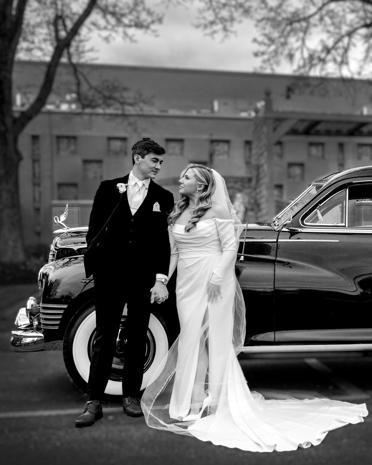 The bride surprised the groom with a classic car for a quick photo shoot. Congratulations to the newly!
#bradriggio 
#bradriggiophotography 
#weddingphotography
#weddingphotographyinspiration 
#weddingphotograph 
#dj_kevin_redford
#bellasera_eventvil