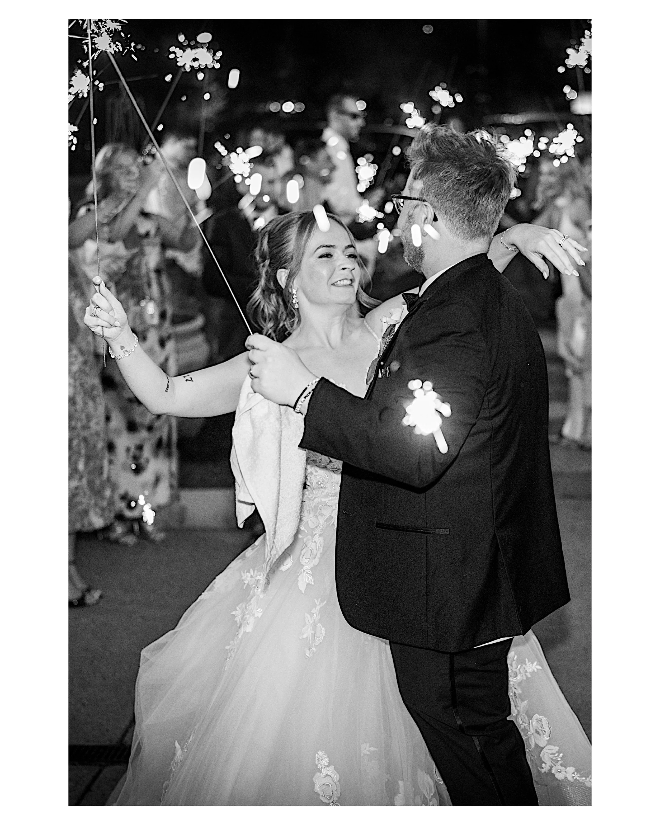 An incredible wedding day followed by one unforgettable party. Cheers to Ashley &amp; Regis! 🍾
#bradriggio 
#bradriggiophotography 
#weddingphotography
#dj_kevin_redford
#bellasera_eventvilla