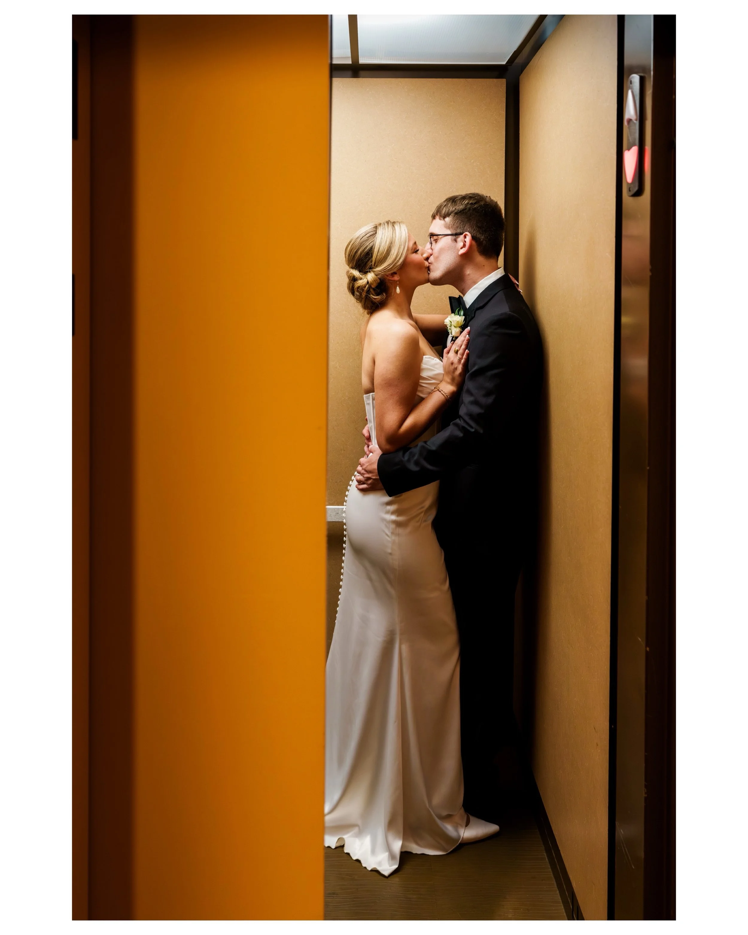 Some weddings are just pure fun from beginning to end, and Kayli &amp; Ryan&rsquo;s was exactly that 🥂. Congratulations to the newlyweds! 
#bradriggio 
#bradriggiophotography 
#weddingphotography
#dj_kevin_redford
#bellasera_eventvilla