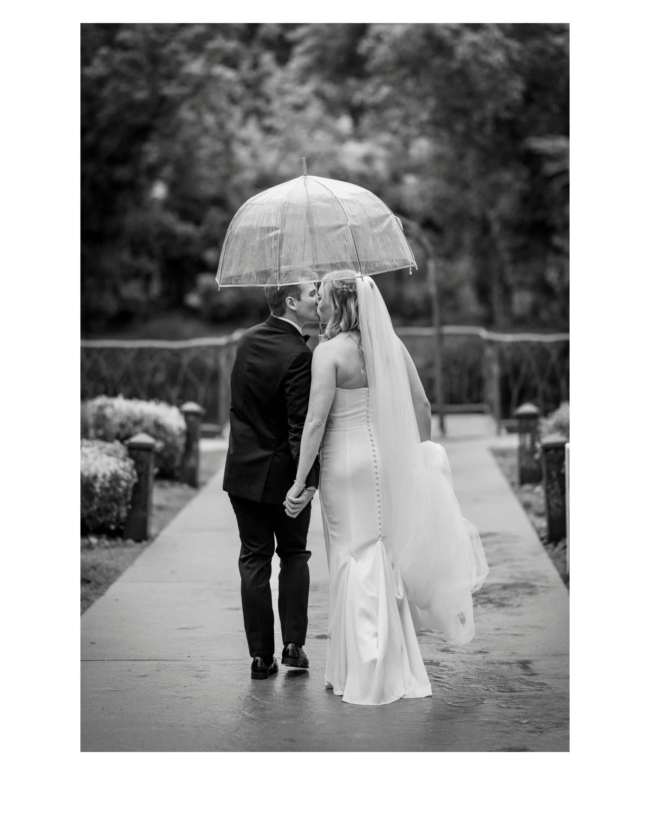 Rain did not put a damper on this couples wedding day! Congratulations to the Conner &amp; Kyra! 
#bradriggio 
#bradriggiophotography 
#weddingphotography
#bellasera_eventvilla