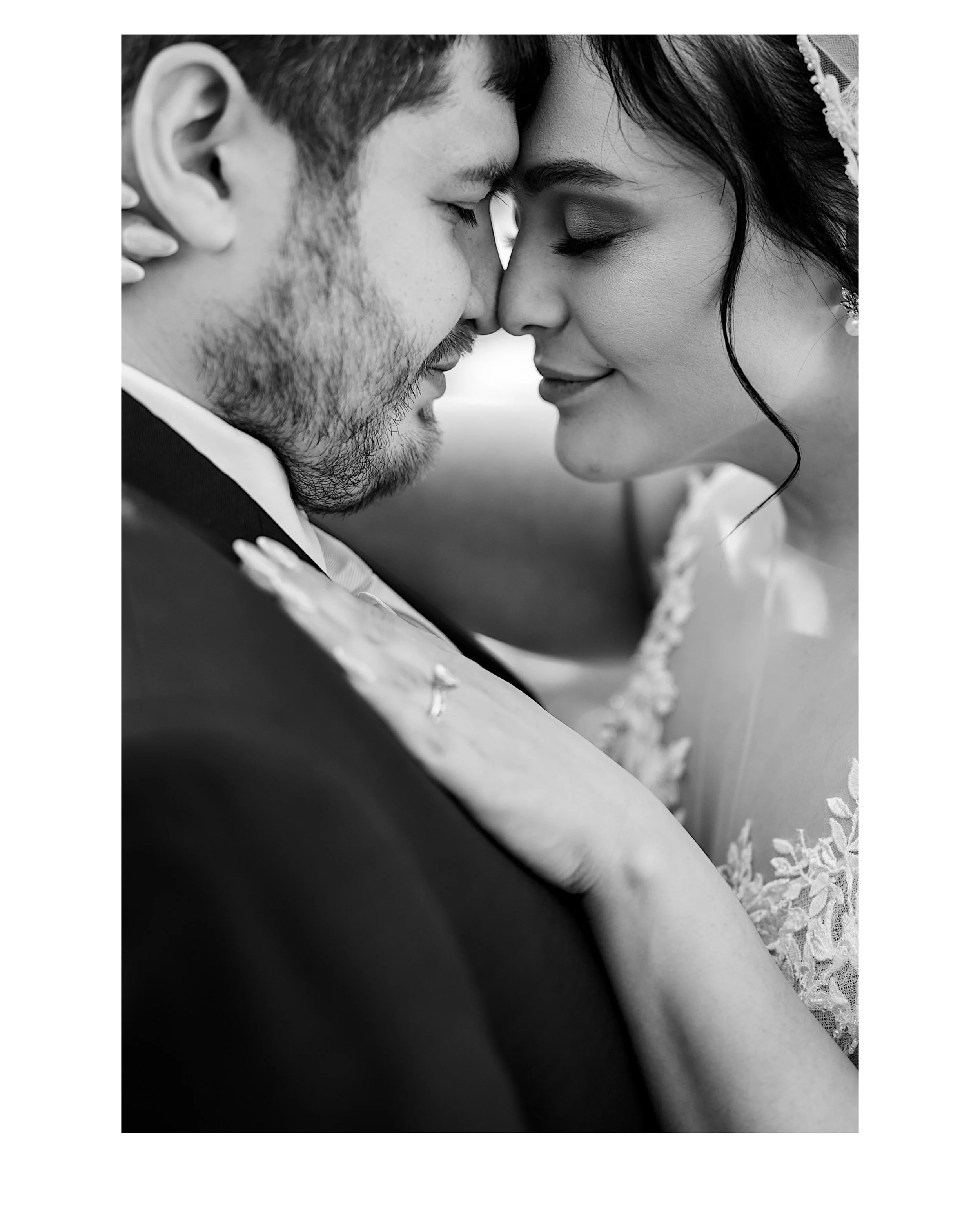 ☀️Absolutely perfect wedding weather for Samantha &amp; Stephen. Congratulations to the newlyweds!🍾🥂 
#bradriggio 
#bradriggiophotography 
#weddingphotography 
#bellasera_eventvilla