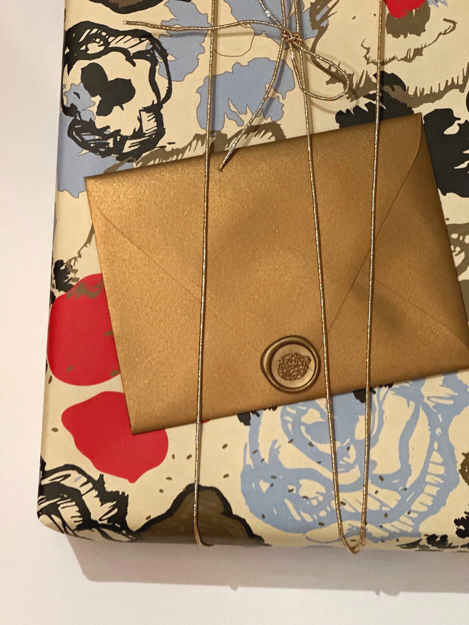 6  peel and stick elegant wax seals to complement the sophistication of your handwritten cards