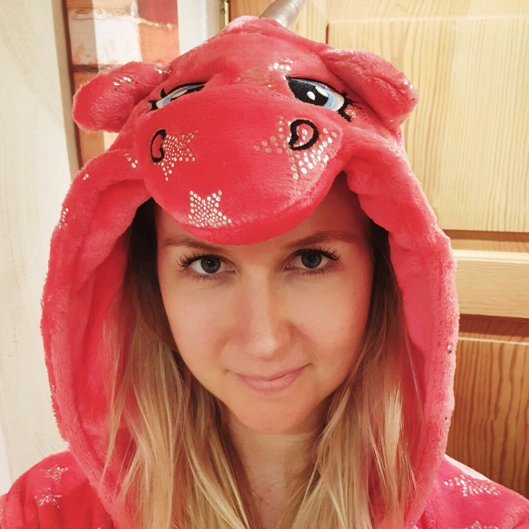 ✒️Behind the scenes:  Sonas Kids was a bit quiet in December because of the new book Klaudia is working on. Once she opened that fantasy world door, it is difficult to do anything else! Fancy unicorn onesie definitely helps to stay creative! 🦄

#beh