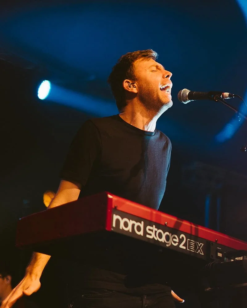 Jon Thurlow worshipping