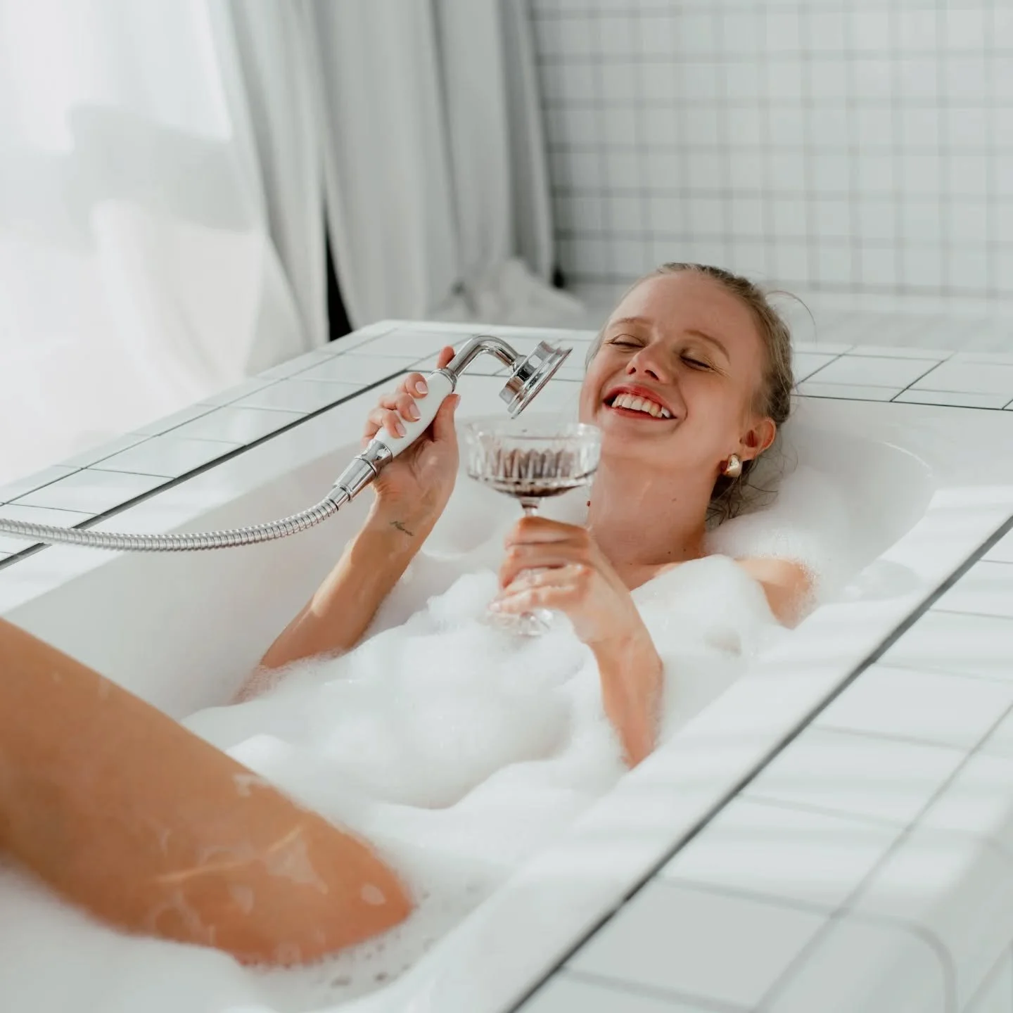 Ich fotografiere Frauen, die mit Herz, Mut und Leidenschaft ihren eigenen Weg gehen.
Frauen, die etwas erschaffen, bewegen, inspirieren &ndash; auf ihre ganz pers&ouml;nliche Art.

In jedem Shooting geht es um mehr als nur um Fotos.
Es geht darum, di