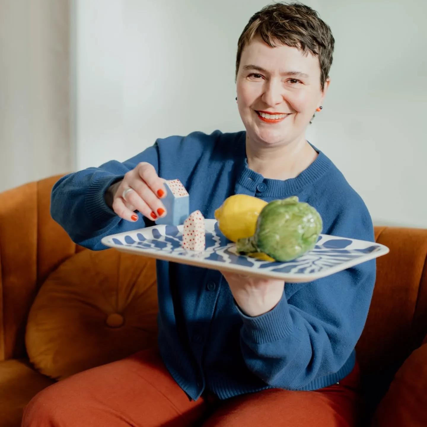Diese Fotos sind bei meinem Shooting Day im Studio Tulipan entstanden. 📸

Du entscheidest, wie du mit deiner Zielgruppe und deinen Kunden kommunizierst &ndash;
und wir &uuml;bersetzen genau dieses Gef&uuml;hl gemeinsam in Bilder. 🤍 

Mir ist es so 