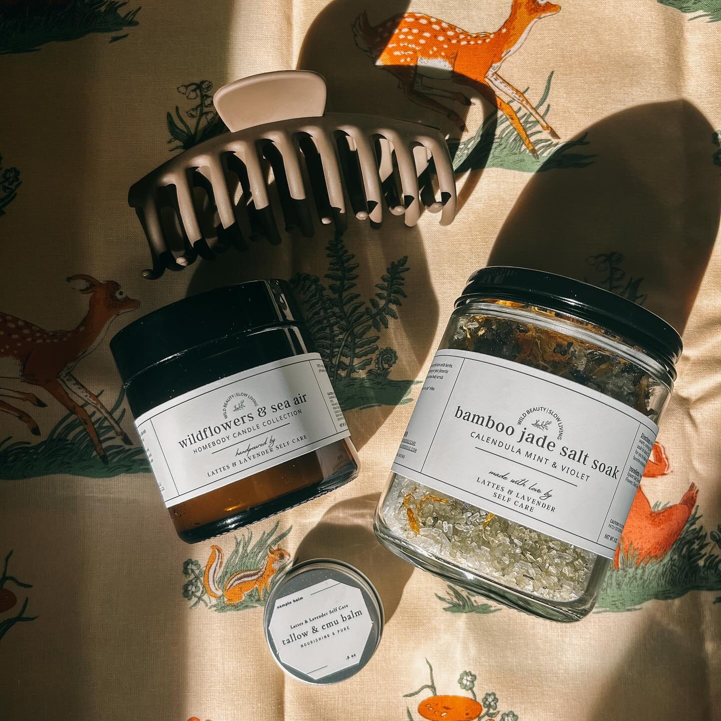 Have you pre-ordered your Mother&rsquo;s Day box yet? 🦌🌼

Grab a handmade box for your bestie, wife, mom, sister, grandma, mother-in-law, step-mother, and/or mother figure in your life. 🙌

What&rsquo;s included? 💛

🌼 jade salt bath

🌼 hair claw