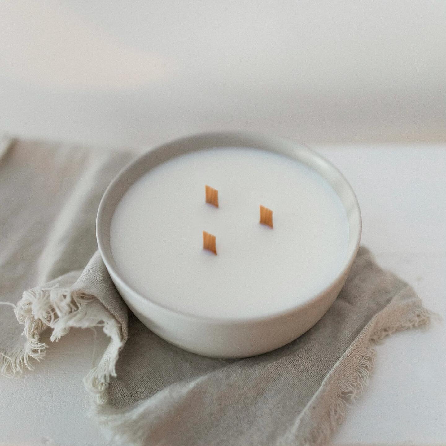 O N E  W E E K !

We&rsquo;re so excited about all the scents in our Spring collection! This Fresh Linen soy candle is big, beautiful, and smells A-M-A-Z-I-N-G 🤍 Tell us what you think of this style in the comments below!