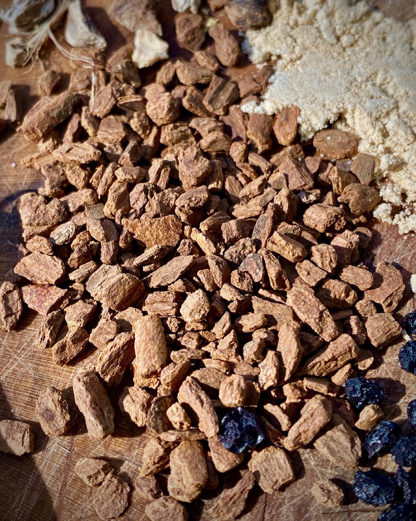 Mmm, cinnamon! 

We use all-organic cinnamon chips in our elderberry syrup. Not only are they delicious and add a warm taste to the syrup, they have been used in Ayurvedic medicine for years. 

It&rsquo;s suggested to combine cinnamon with ginger roo