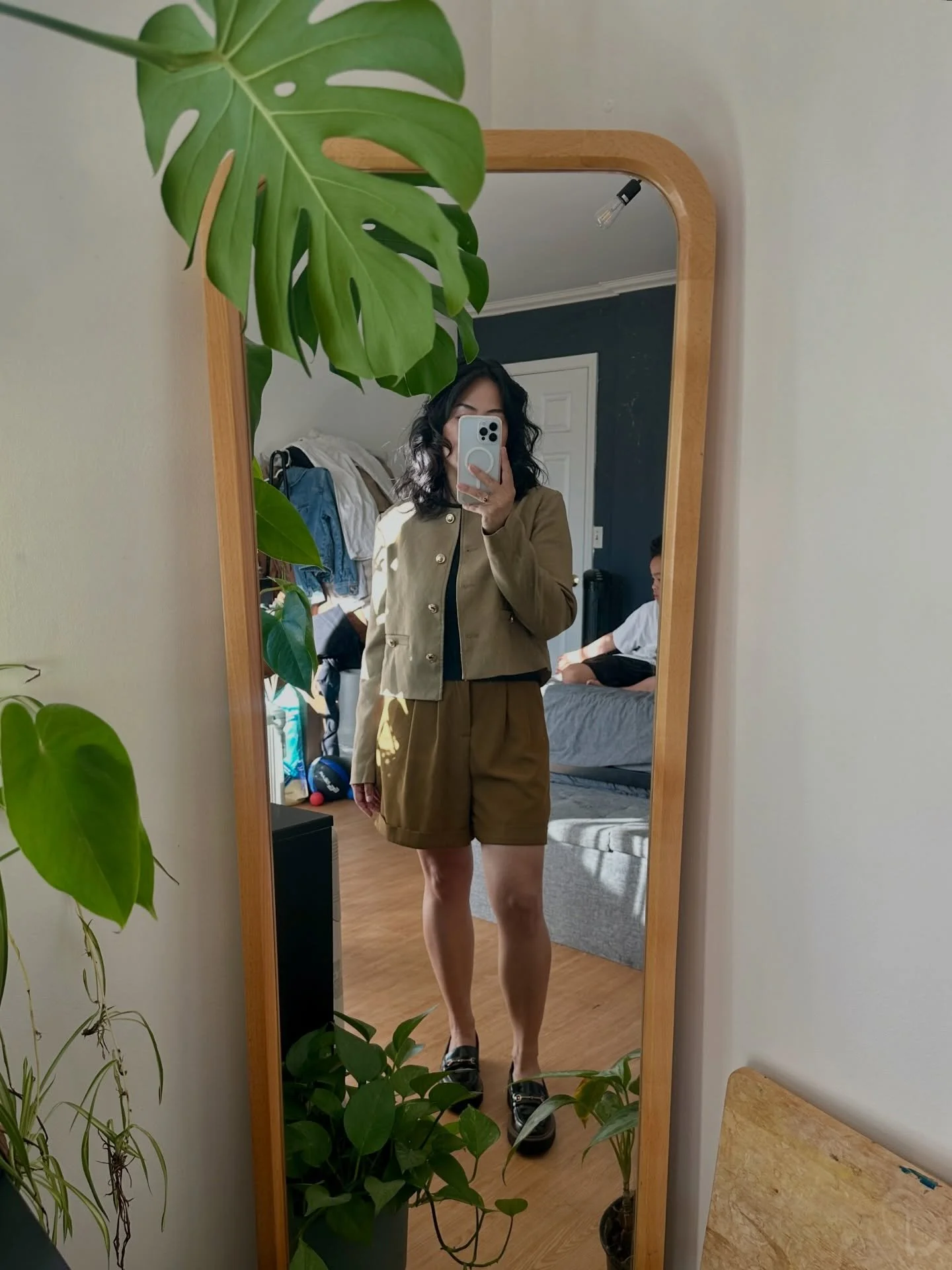Summer office #ootd 🌻 and my velcro baby as I head out 🥺 #workingmomfashion #workingmomguilt #officeoutfit #corporatestyle