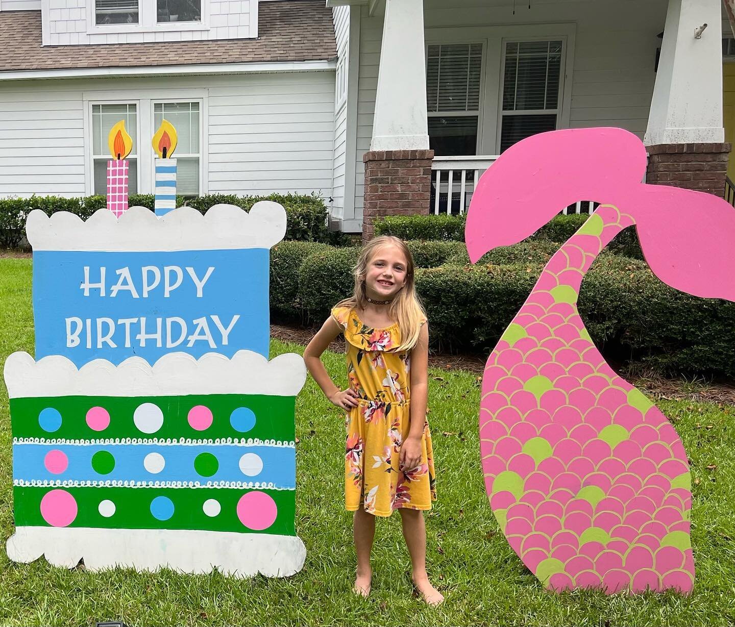 Happy 7th birthday Mae! 
To order click the link in our bio or text 843-345-3501

#sassysignschs #7thbirthday #mermaidbirthday #charlestonyardsigns #danielisland