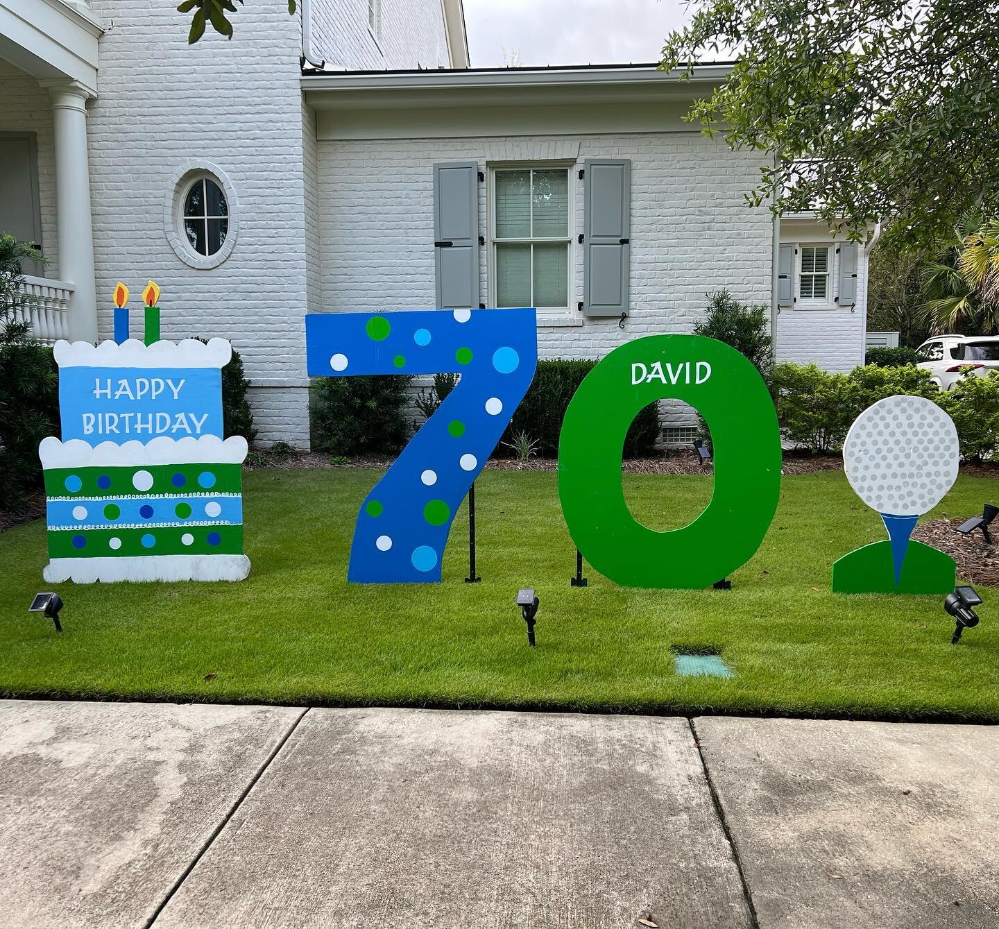 70th birthday surprise! 

To order click the link in our bio or text 843-345-3501

#sassysignschs #charlestonyardsigns #birthdayyardsignscharleston #70thbirthday #danielislandpark #surprise