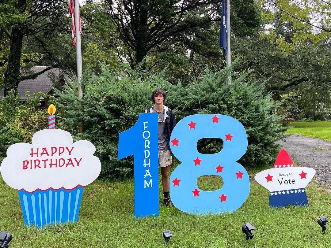 Celebrate your new voter with Sassy Signs Charleston . Happy 18th birthday Fordham. 
To order click the link in our bio or text 843-345-3501

#sassysignschs #charlestonyardsigns #18thbirthday #newvoter #readytovote #mountpleasantsc