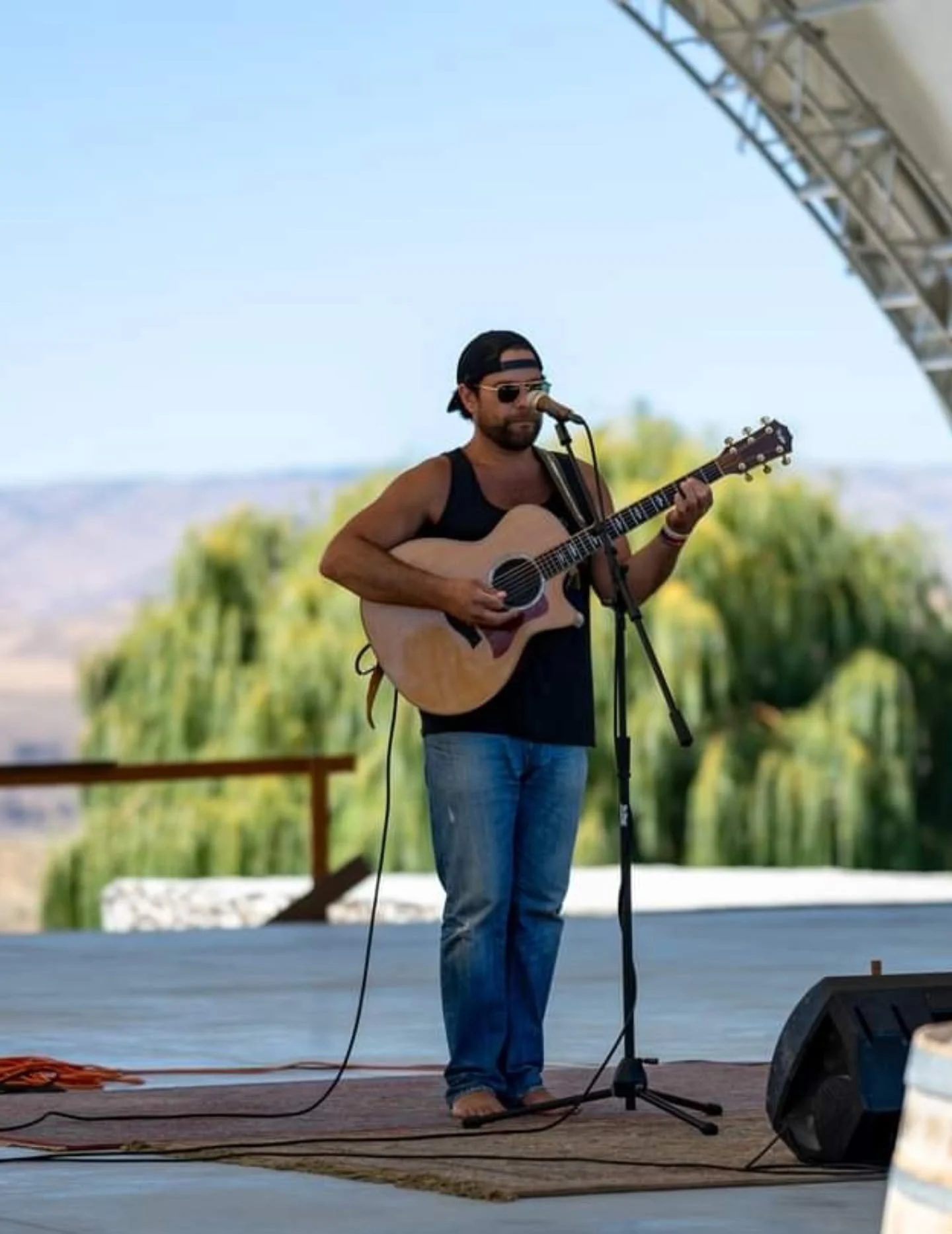 Next week! Jason Reimath will be filling the bar once more with the soulful warmth and mellow tones of his acoustic guitar performance. Come sip on one of our new spring cocktails and enjoy an evening of live music 🎶

Wednesday, April 22nd
🕖7pm
🎟 