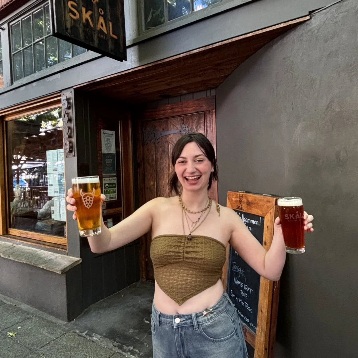 How we're feelin' about fall beer season! 🍂🍻

Snag a @chuckanutbrewery Festbier before it's gone, and don't worry, These Pretzels are Making Me Thirsty from @matchlessbrewing is close behind!

We've also just tapped a Spiced Pumpkin Ale 🎃 from @fo
