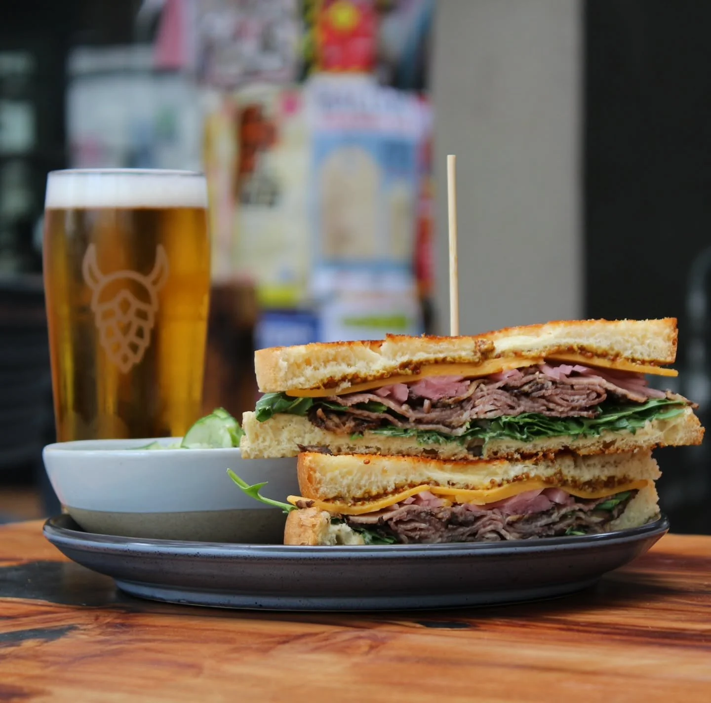 We're bringing you a classic cold cut this Sunday - with a Roast Beef Sandwich that's anything but basic. Try it with a @chuckanutbrewery Festbier before the keg's gone!

Featuring roast beef layered on toasted sourdough with sharp cheddar, peppery a