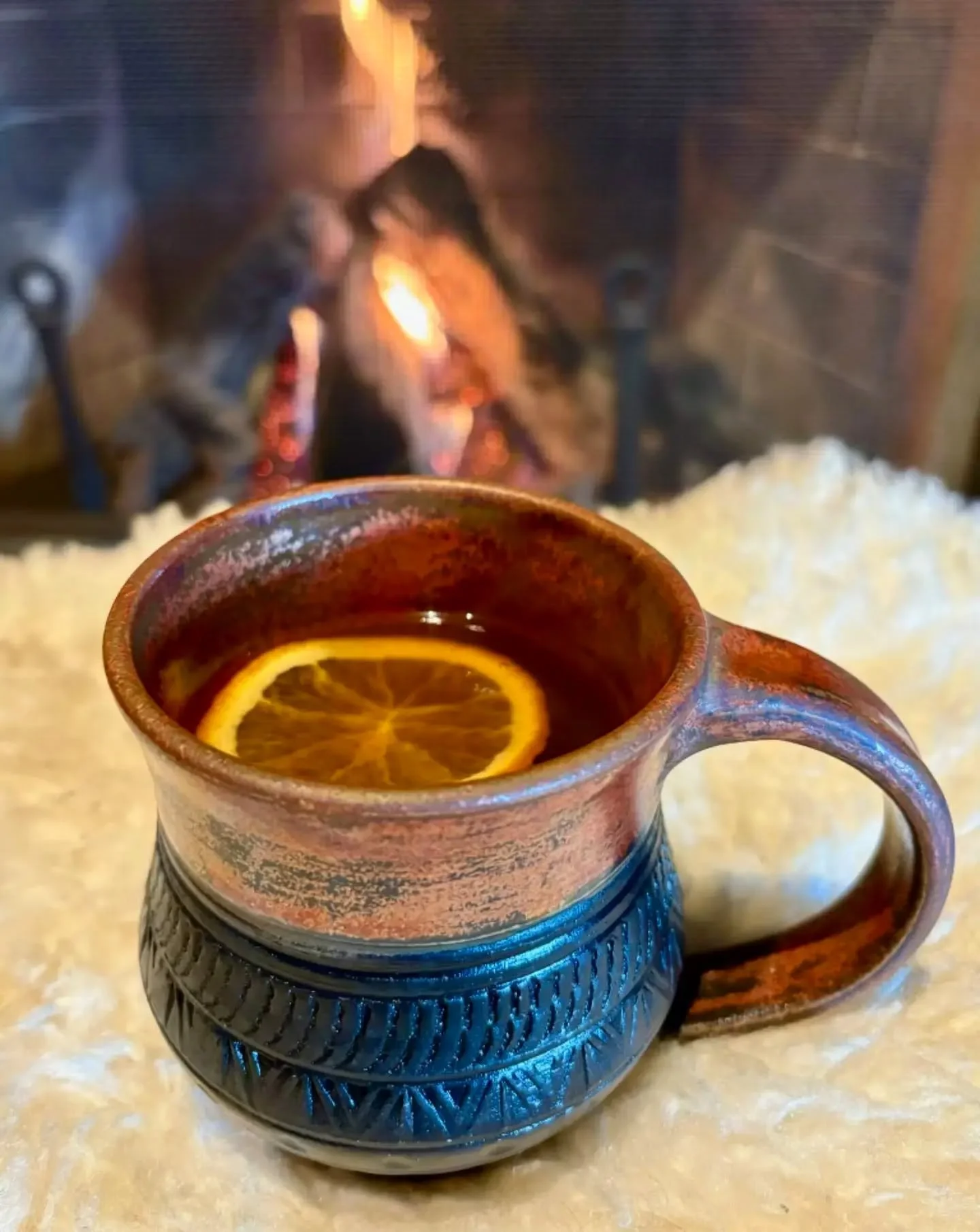 Can it really be time to get cozy with a warm drink already?! The Garden of Idunn beckons you to the fire. 🍂🍎

House mulled WA apple cider with fall spices, and served with a kick of Hardware cardamom aquavit for a little extra warmth.

#hygge #app
