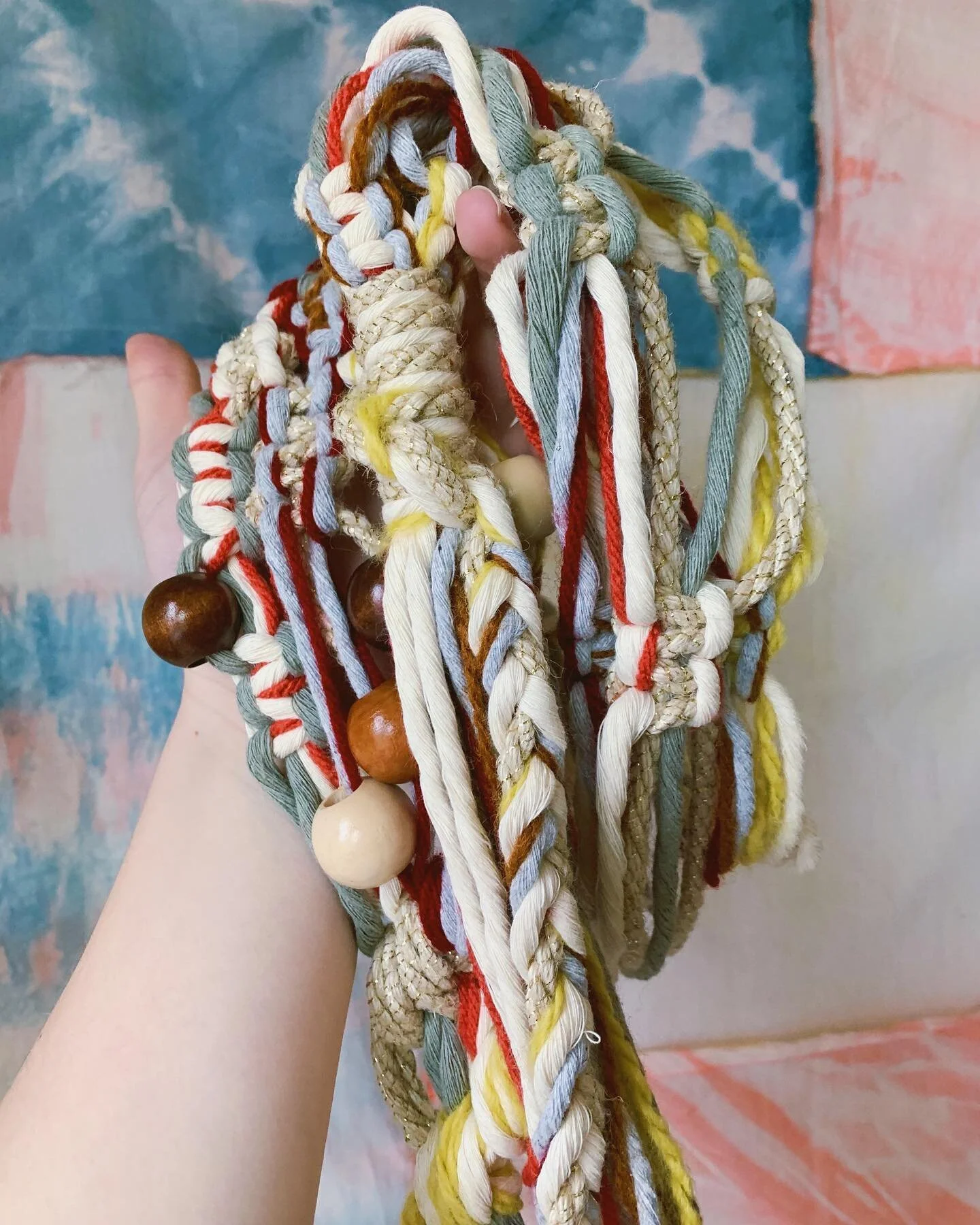 Another plant hanger complete 🪴🧶
.
Commission request: warm &amp; earthy colors fit for a 6in pot 
.
🤗 Thank you @erika.rose.miller! 
.
#fiberart #fiberartist #macrame #macrameplanthanger #macramemakers #fiberartistsofinstagram #plantparent #handm