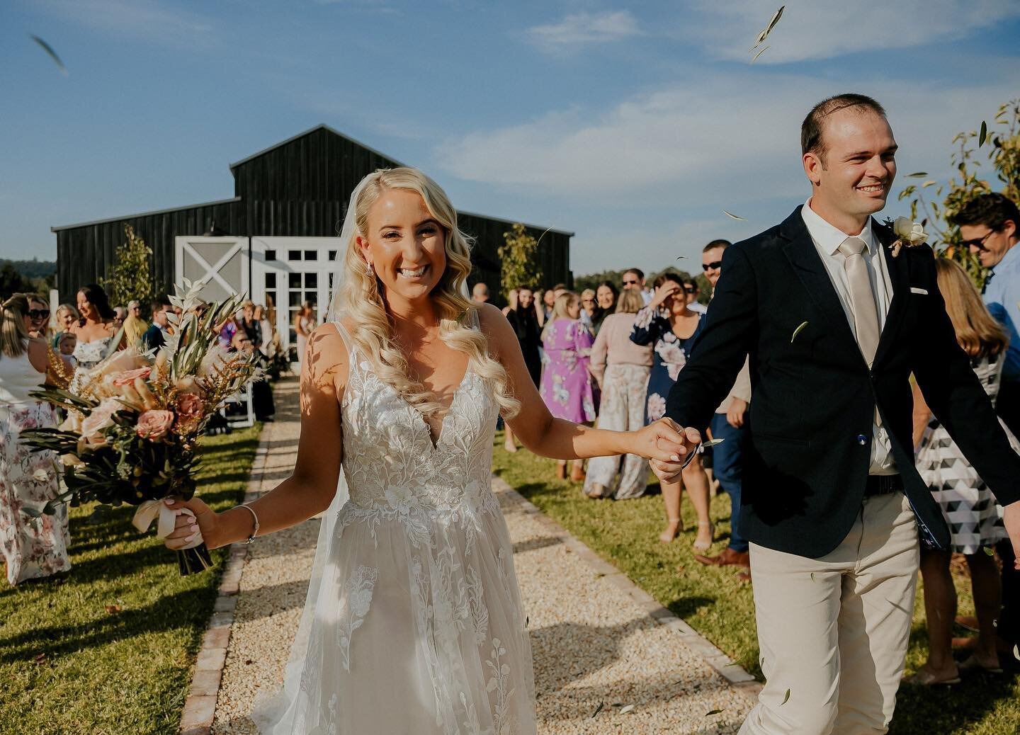 JUST MARRIED&hellip;
The gorgeous Mikhaila and Tim who had these kind words about their wedding at Dark Horse&hellip;

&ldquo;From the green lawns, dams and white fencing to the soft furnishings and artworks on the walls... its just so stunning. We c