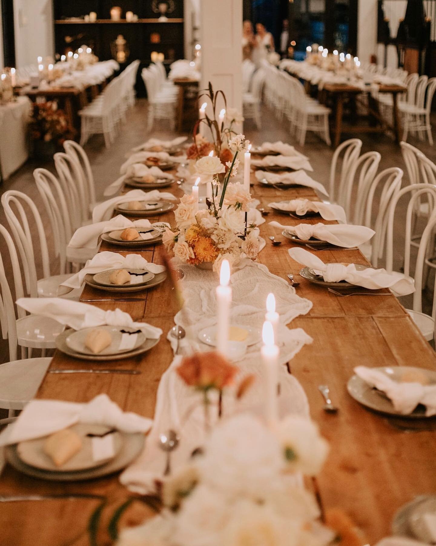 A LITTLE IN LOVE&hellip;
With these beautiful shots by @jamessimpsonweddings &hellip;capturing The Stables perfectly.

Slide across to see more beautiful details including those divine florals from one of our faves @twowildhands 💜

___
#darkhorsevin