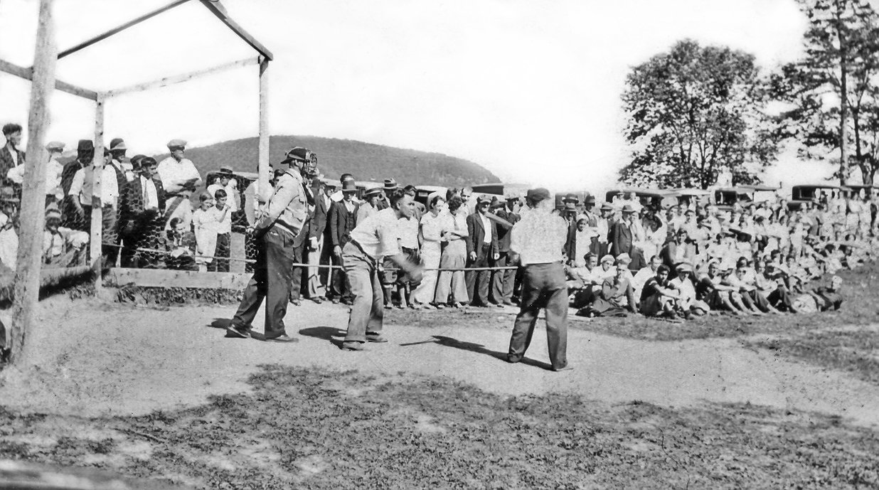 Match de softball des années 1930 au Cascades Club GVHS #02340-039.jpg