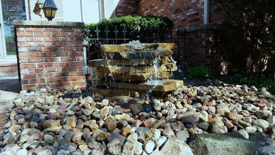 Stacked+Flagstone+Water+Feature.jpg