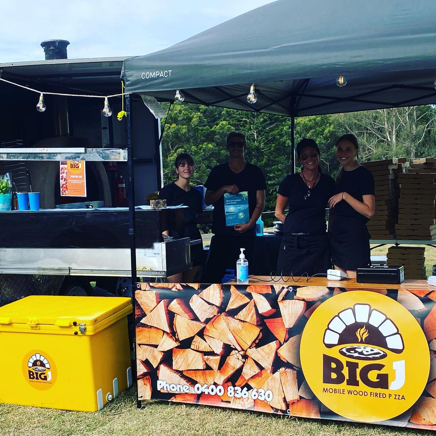 Nambour show day - get down and have a tasty pizza @bigjmobilewoodfiredpizza and an awesome cocktail or ginger beer @diablocoaus