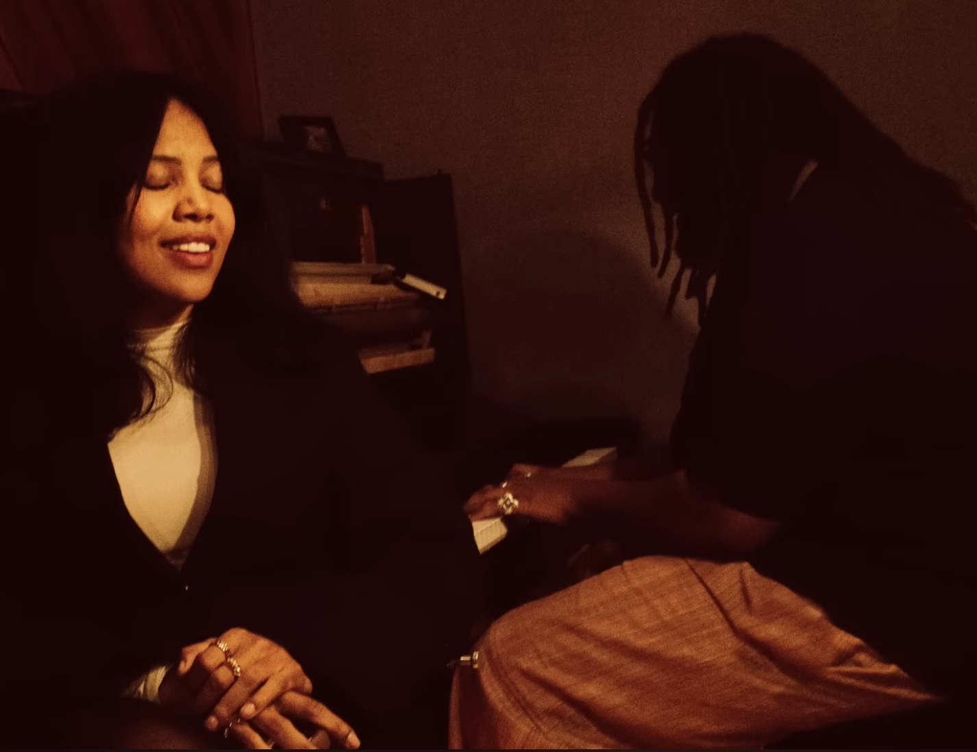 Elmiene ft Baby Rose - Honour