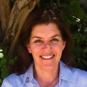 Shari Mendes Headshot