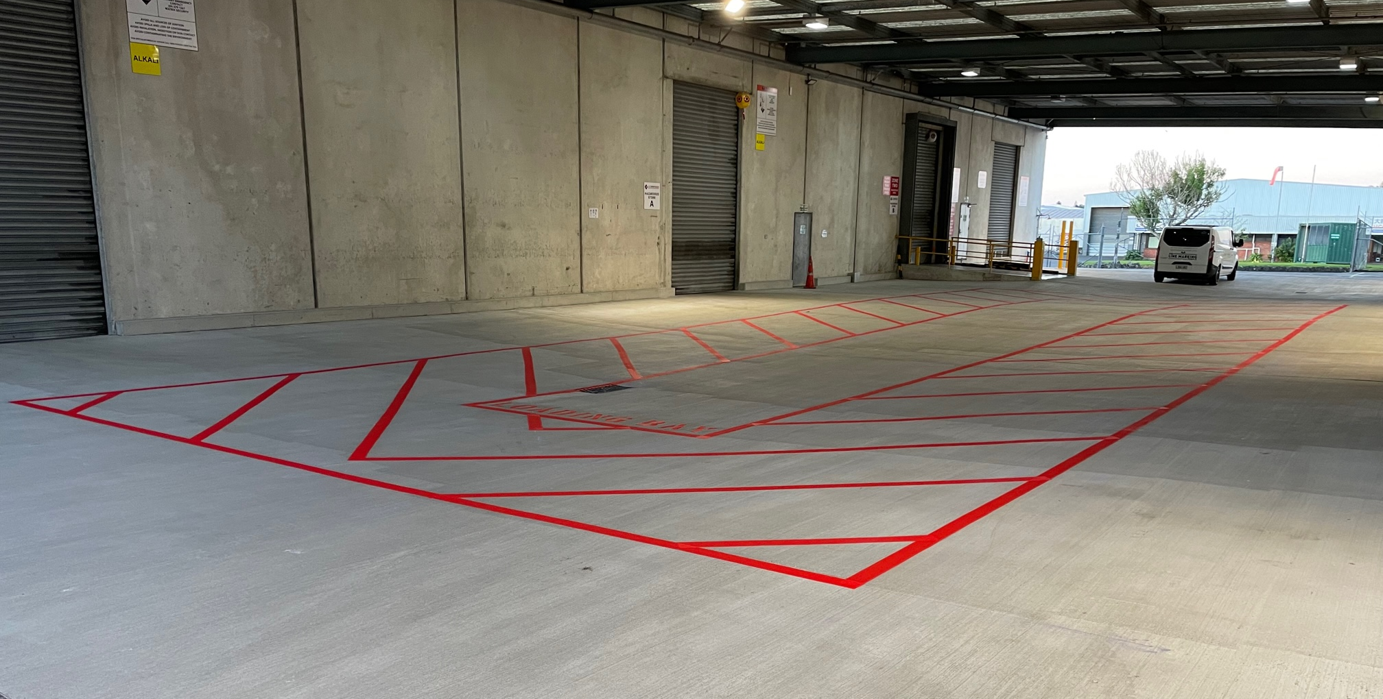 Line Marking People Loading Zone.png