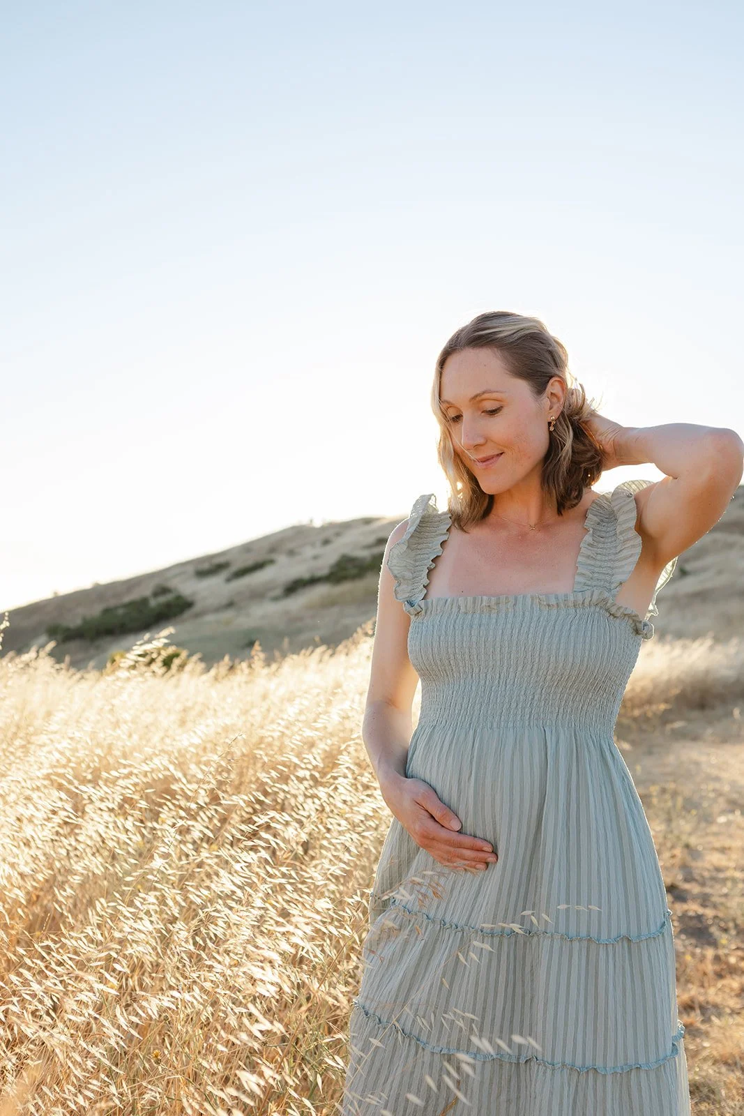 summer maternity session at bay area ridge during golden hour