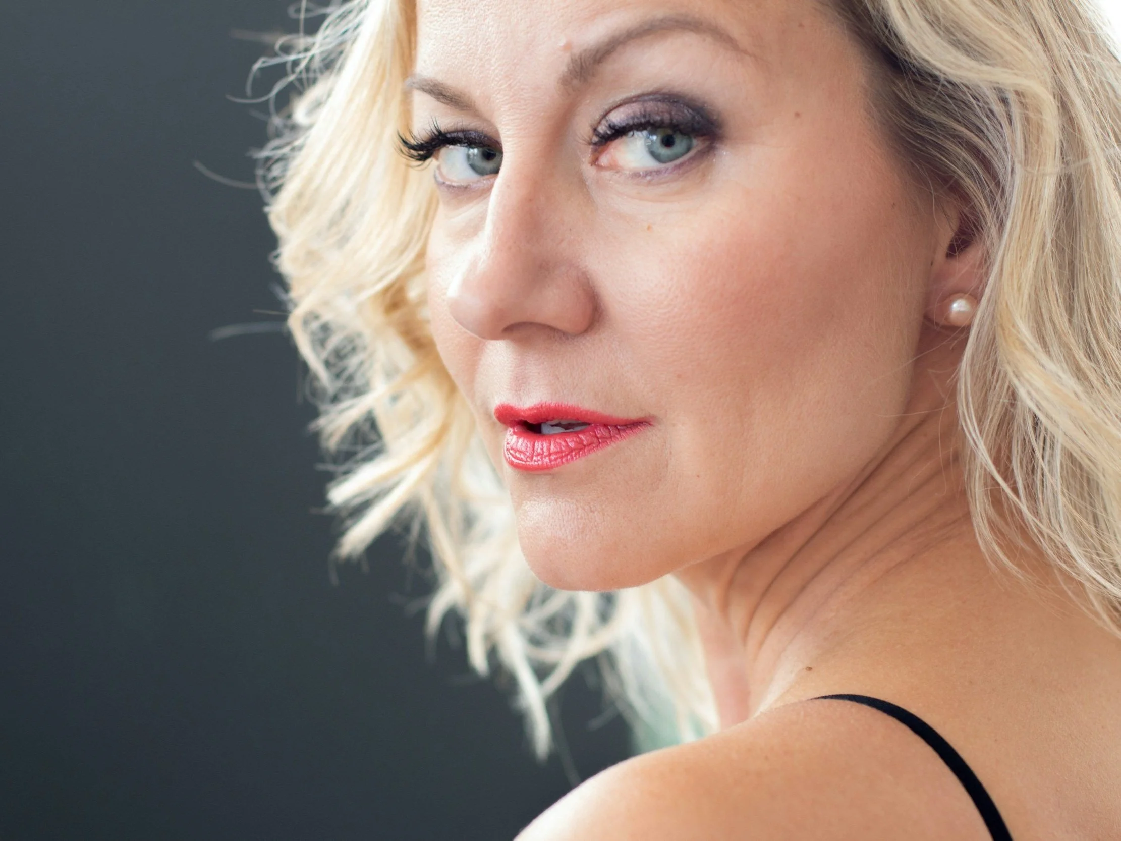 Facial Rejuvenation Acupuncture, Microneedling, and Hormonal Skin: What Your Skin Is Trying to Tell You