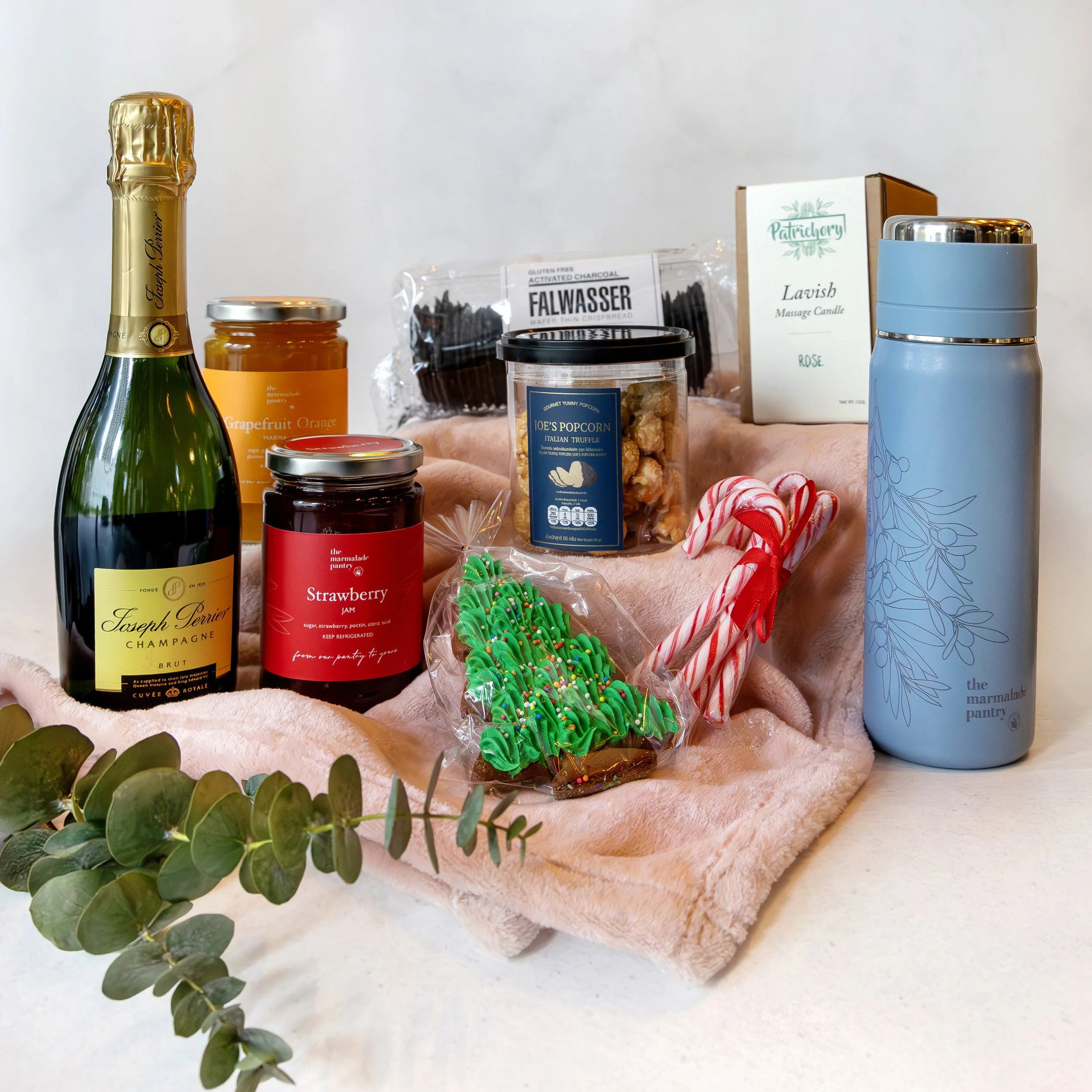 TMP Festive 2025 - Hamper2 - OutBox_S-2.jpg
