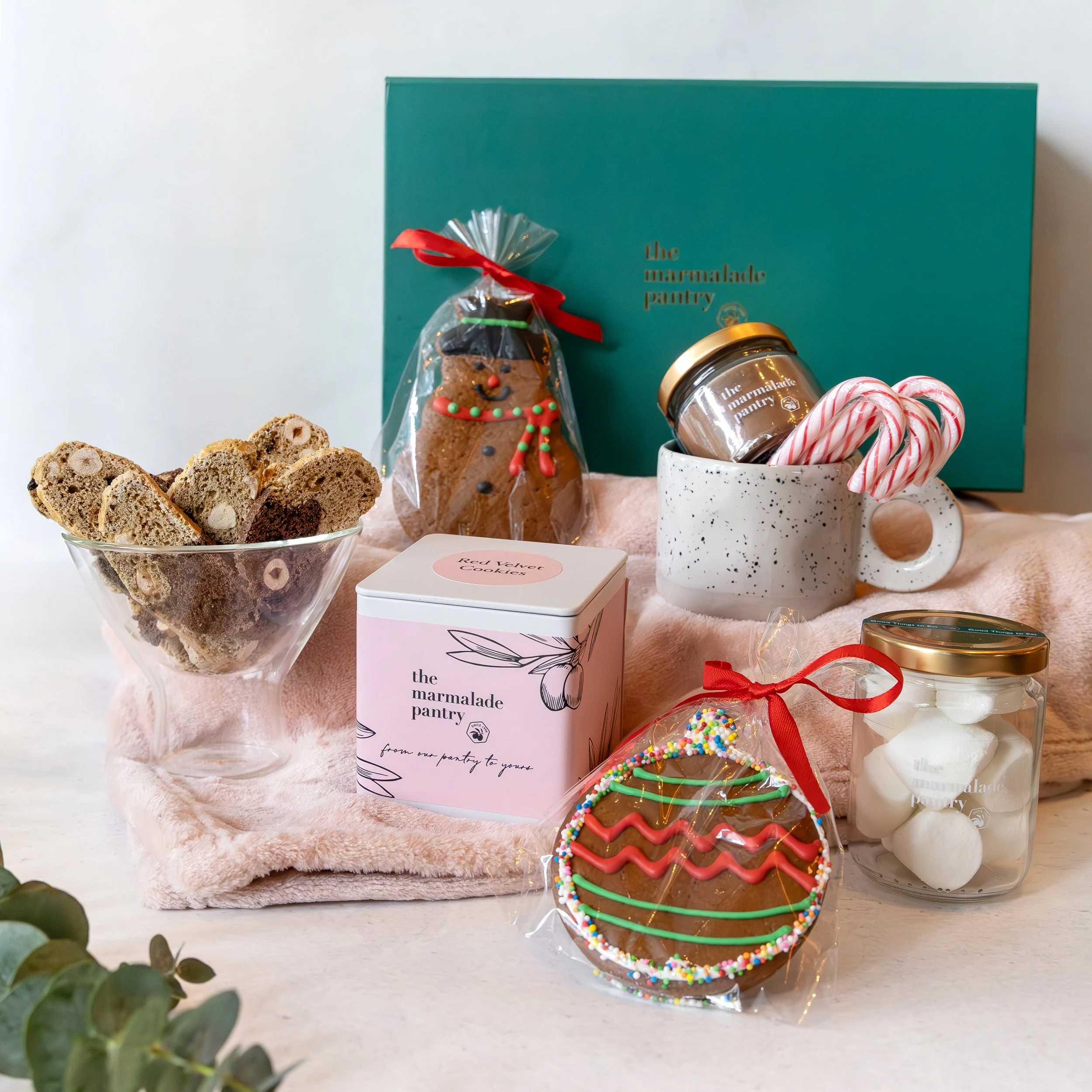 TMP Festive 2025 - Hamper1 - OutBox_S-1.jpg